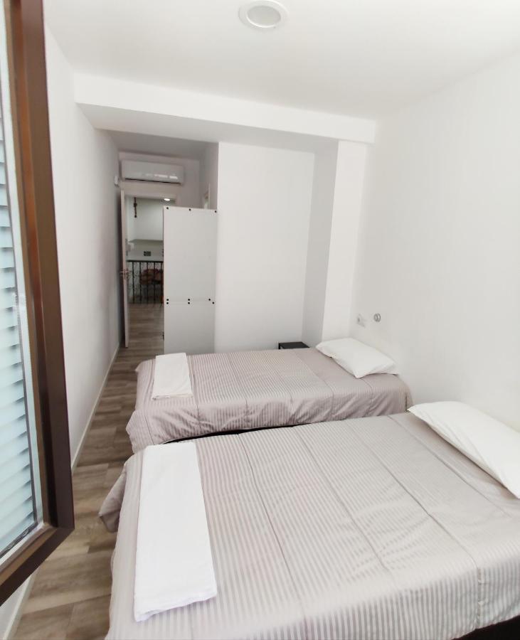 Palafox 23 Hostel Madrid Exterior photo