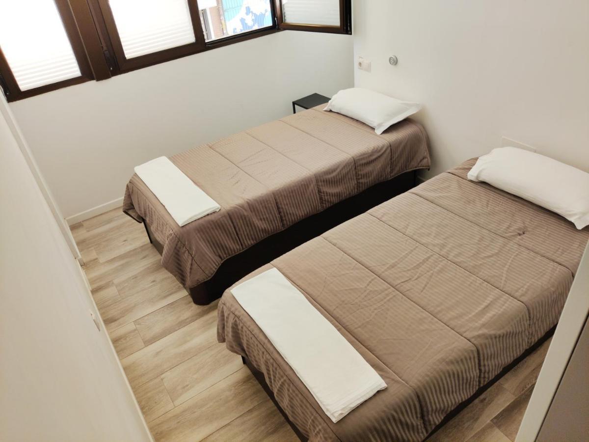 Palafox 23 Hostel Madrid Exterior photo