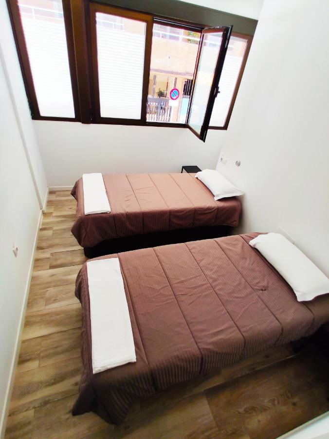 Palafox 23 Hostel Madrid Exterior photo